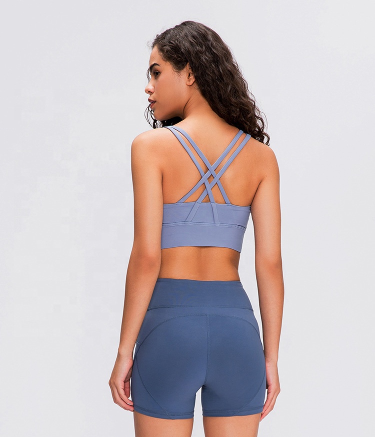 Using Yoga Tops of Moisture-wicking Fabrics Detachable Chest Pad Crossed Back Straps Backless Crop Sports Bra