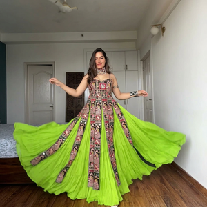 Conjunto de Lehenga Choli con Estampado Verde, Vestido Étnico de Georgette para Bodas y Fiestas para Mujer - Product Image 1
