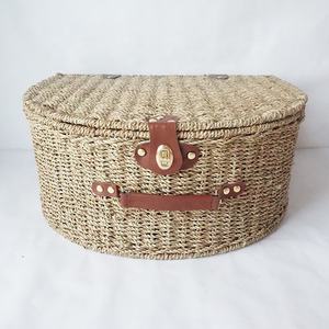 Caja de almacenamiento de algas marinas tejidas semicirculares de estilo nórdico con tapa y correa de cuero cesta de Picnic de fibra para almacenamiento en el hogar - Product Image 1