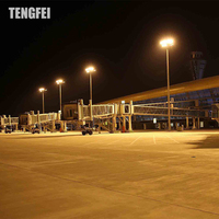 Lampes à mât haut en aluminium super lumineuses de qualité supérieure, certifiées IP66, directement de l'usine Tengfei, pour les routes et les aéroports