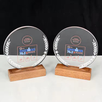 Plaque de trophée en acrylique de forme ronde de taille personnalisée avec base en bois