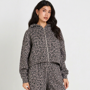 Sweat à capuche zippé pour femme, imprimé léopard graphite, manches longues, coupe décontractée, fermeture éclair intégrale, idéal pour un look streetwear - Product Image 1