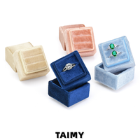 Boîte à bagues de mariage carrée en gros, boîte de rangement et de présentation pour bagues de fiançailles, emballage cadeau, boîte à bijoux en velours doux, logo personnalisé
