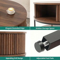 Table basse moderne haut de gamme à double niveau en bois avec structure en acier et rangement, pieds réglables pour salon