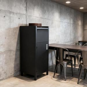 Meuble de retour de vaisselle autoportant en métal noir finition mate, équipement de service pour l'arrière-cuisine - Product Image 1