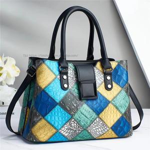 Hot Sale PU Leather Fashion <b>Handbag</b> Shoulder Messenger Bag Ladies Middle-aged Mother <b>Chains</b> Cover Polyester Tanjing - Product Image 4