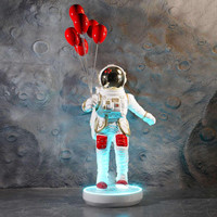 Statue d'astronaute personnalisée, sculpture d'astronaute en fibre de verre avec drapeau pour centre commercial et aménagement de parc pour enfants