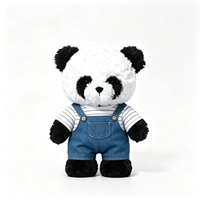 Peluche Panda Bouclé Moelleux de Haute Qualité avec Chemise à Carreaux Vintage et Salopette en Jean Assortie – Adorable Jouet en Peluche Panda Doux