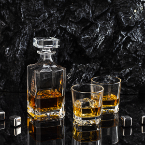 Carafe à whisky en verre uni 750ml avec logo personnalisé, lot de 2 verres à whisky pour whisky brandy vodka bourbon - Product Image 3