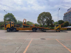 شاحنة سحب FAW 6x2 عالية الجودة بهيكل مسطح قابل للإمالة والانزلاق بحمولة 30 طن - Product Image 4