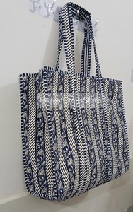 Bolsa de Mano de Algodón Indio Ligera con Estampado Artesanal, Estilo Nacional para Mujer, Diseño Panelado, Cierre Abierto, Ecológica - Product Image 4