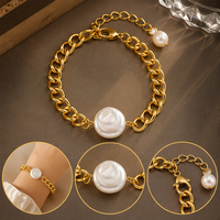 Bracelet de perles multi-breloques tendance, chaîne dorée, pendentif queue de sirène en coquillage, accessoire de poignet délicat pour femme, idéal pour la plage