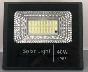 ไฟสปอร์ตไลท์ LED พลังงานแสงอาทิตย์ 40W IP67 สำหรับสวนภายนอกอาคาร ตัวเรือนพลาสติก ABS แสงขาว 6000K ได้รับการรับรองมาตรฐาน CE พร้อมรีโมทคอนโทรล มุมกระจายแสง 170 องศา - Product Image 4
