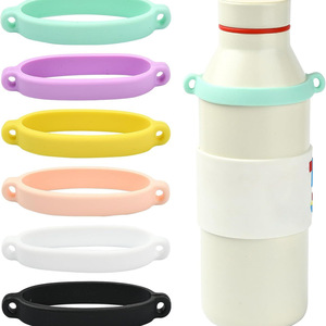 Poignée <span class=keywords><strong>de</strong></span> bouteille d'eau pour porte-gobelet <span class=keywords><strong>de</strong></span> voiture, sangle en silicone souple, compatible avec la plupart des bouteilles d'eau et gobelets <span class=keywords><strong>de</strong></span> 8 à 40 oz, accessoires pour gobelets - Product Image 1