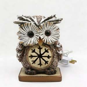 פסל ינשוף לבן עשוי שרף עם תאורת לד זוהרת לגינה, ליל כל הקדושים ומנורת שולחן לחג המולד - Product Image 1