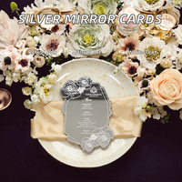 Cartes de menu élégantes et tendance en acrylique effet miroir argenté, motif texte blanc estampé à chaud pour restaurant et célébrations