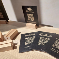 Supports de numéros de table en bois personnalisés pour événements de mariage et fêtes, supports de menu en bois avec code QR pour magasins de détail