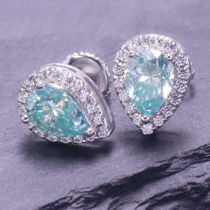 Pendientes de Moissanita Verde Románticos y Elegantes de Alta Calidad para Mujer, Chapados en Plata y Oro, con Forma de Bola, de Plata de Ley con Engaste de Garra - Product Image 4