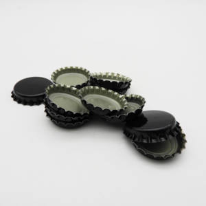 ฝาจีบขวดเบียร์สีดำทอง ขนาด 26 มม. ทำจากเหล็กวิลาด รับทำโลโก้ตามสั่ง ฝาขวดน้ำโซดา - Product Image 3