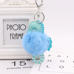 Mignon En Peluche Petit Hippocampe Animal Boule De Poils Porte-clés Pendentif En Cuir PU Animal Marin Boule De Poils Sac Pendentif En Gros - Product Image 4