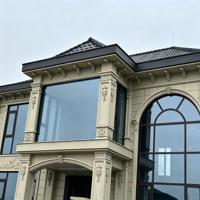 Fenêtre oscillo-battante en aluminium à rupture de pont thermique, triple vitrage à gaz argon, style européen, pour maison passive, économie d'énergie, villa sur mesure