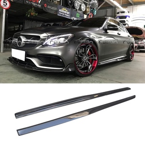 Extensiones de faldones laterales de carbono para Mercedes Benz W205 4 puertas C43 C63 - Product Image 1