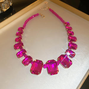 قلادة للنساء والفتيات بالجملة قلادة فاخرة ملونة مربعة من حجر الراين - Product Image 5