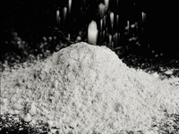 Ciment Aluminate de Calcium Réfractaire Industriel DK-71 CA65/CA70/CA80 à Prise Rapide, Grade de Résistance 42.5R, Pour Usage en Atelier, Fabriqué en Chine
