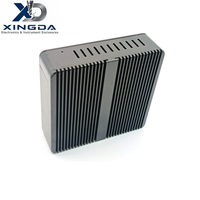 Boîtier de refroidissement sans ventilateur en alliage d'aluminium noir avec ailettes de dissipateur thermique supérieures, boîtier de mini PC industriel avec ports d'interface pré-découpés