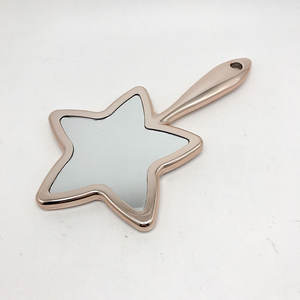 <span class=keywords><strong>Miroir</strong></span> de beauté portable créatif en plastique en forme d'étoile à cinq branches <span class=keywords><strong>avec</strong></span> poignée et trou de suspension, petite taille - Product Image 3