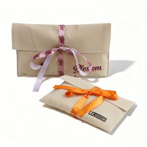 Pochette Cadeau Haut de Gamme en Velours Crème Doux Personnalisée avec Logo Estampé à Chaud, Écologique et Durable, avec Ruban pour Vêtements - Product Image 3