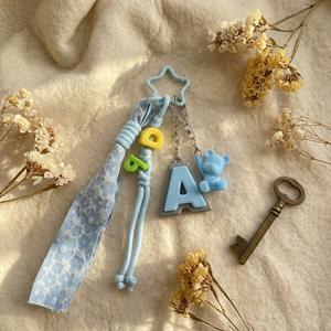 Porte-clés Ours Alphabet Bleu Imprimé en 3D avec Ruban Floral et Fermoir Étoile, Breloque de Sac en PLA, Accessoire Y2K Balletcore Doux et Cool, Cadeau Personnalisé - Product Image 6