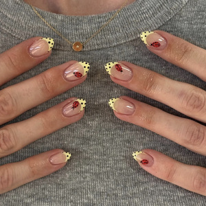 <span class=keywords><strong>Faux</strong></span> ongles en amande courts à marque privée avec colle, vente en gros, en gel souple, fleurs 3D, style français, à presser, fournitures - Product Image 1