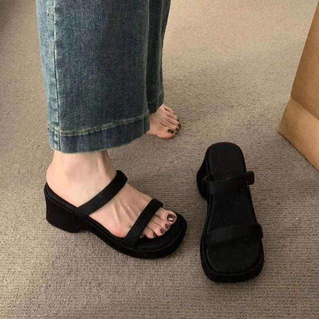 Fashionable Platform High Heeled Flat Sandals Thick Sole Design Spring Summer Outdoor Use Slip-On Closure Evergreen Cushioning
