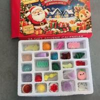 Agent recherché : Approvisionnement stable, sans pression sur les stocks. Boîte mystère de Noël, jouets anti-stress à presser, compte à rebours, squishies aléatoires pour l'Avent.