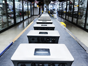 ระบบพลังงานแสงอาทิตย์แบบไฮบริด Fox ขนาด 15KW/30KW AC to AC สามเฟส 380V ประสิทธิภาพ 99% 50/60Hz สำหรับระบบโซลาร์เซลล์ - Product Image 3