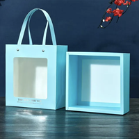 Boîte-cadeau de logo personnalisé avec fenêtre en PVC Emballage carré en carton avec poignée Stratification mate de sac pour chaussettes Emballage de marque