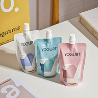 Emballage de jus de fruit liquide de yaourt en nylon personnalisé de qualité alimentaire 100ml avec bec verseur de forme unique sac de yaourt