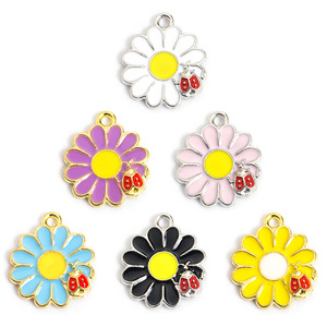 <span class=keywords><strong>Ciondolo</strong></span> a forma di fiori, margherite e coccinelle in lega smaltata, ideale per braccialetti e collane fai da te, per la creazione di gioielli. - Product Image 4