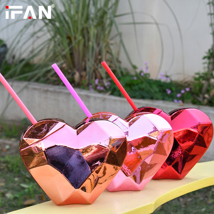 IFAN New Arrival Valentines Day Gift Heart Style Pink/Golden/Red Plastic Water Bottle with Straw