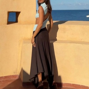 ชุดกระโปรงแฟชั่นใหม่สำหรับผู้หญิง ดีไซน์ต่อผ้าแบบไม่สมมาตร ตัดสีตัดกัน กระโปรงเข้าชุดกับเสื้อครอปท็อป ชุดเซ็ตสองชิ้นสำหรับผู้หญิง - Product Image 2