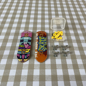 Jeu populaire pour enfants : Mini-skateboards en plastique avec accessoires variés, jouet sportif à main, impression personnalisée, ensemble <span class=keywords><strong>de</strong></span> skateboards à doigts avec outils - Product Image 2