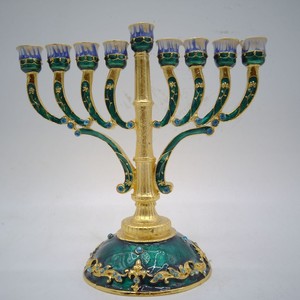 Candelieri per Shabbat in Tono Oro - Lega Metallica di Lusso - Regali Personalizzati Design Gerusalemme - Candelieri in Lega Metallica Incisi - OEM - Product Image 1