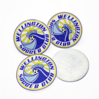Étiquettes de vêtements en silicone imprimées 3D de haute qualité, écologiques, avec logo en relief, personnalisées, vente en gros, pressage à chaud, en rouleau, découpe laser