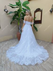 Abito da Sposa Noble Bride Ultimo Modello con Spalle Scoperte in Pizzo e Tulle con Lungo Mantello 2024 - Product Image 4