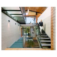 Escalier droit Prima, kit préfabriqué, montage facile, prêt à être expédié, livraison rapide.