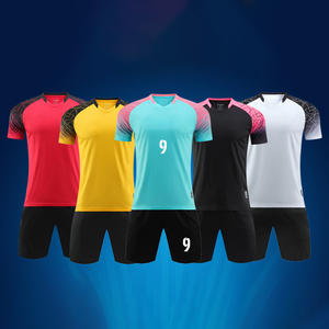Ventes en gros de maillots de football personnalisés pour hommes, légers, à séchage rapide, de haute qualité, respirants, ensembles d'uniformes d'entraînement de football - Product Image 1
