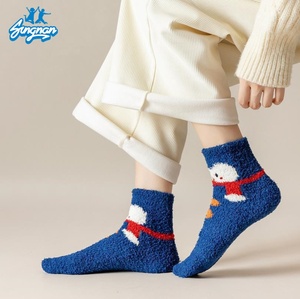 Kaos Kaki Wanita Bahan Coral Fleece Motif Kartun untuk Natal, Setengah Betis, Lucu, Hangat untuk di Rumah dan Tidur - Product Image 1