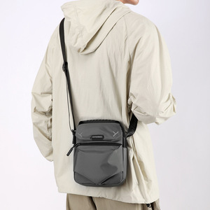 Nueva Bolsa Cruzada Vertical de Gran Capacidad con Cierre, Bolsa de Pecho de Nailon Simple y Moderna para Hombre - Product Image 5
