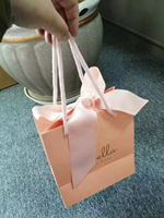 Sac en papier de luxe élégant pour petits bijoux de mariage avec logo et ruban, images réelles